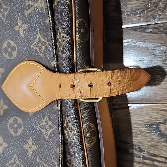 Authentic Louis Vuitton Monogram Cartouchiere - Picture 3 of 16